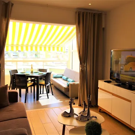 Zebra 3 Piscines Apartament