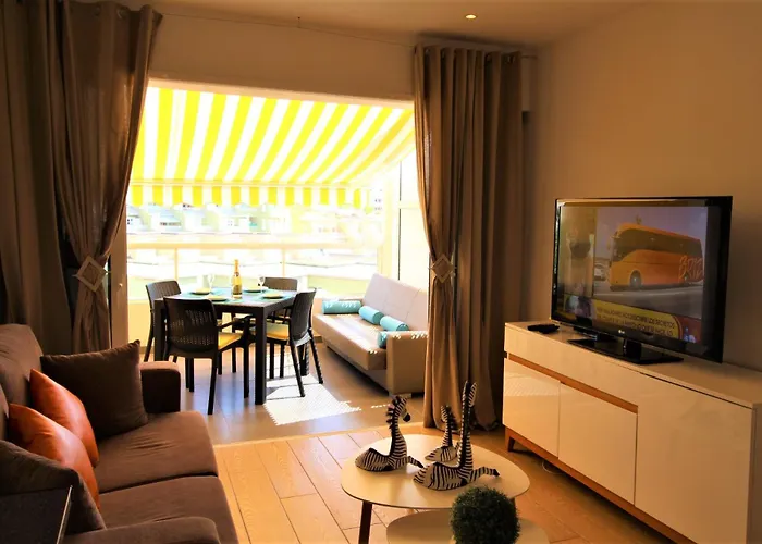 Zebra 3 Piscines Apartman